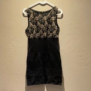 Size M black lace dress